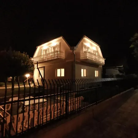 Family Garden Apartmanhaz 公寓