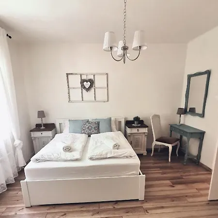 Family Garden Apartmanhaz *