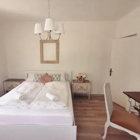 Family Garden Apartmanhaz *