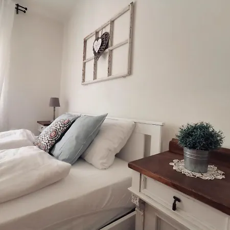 公寓 Family Garden Apartmanhaz *