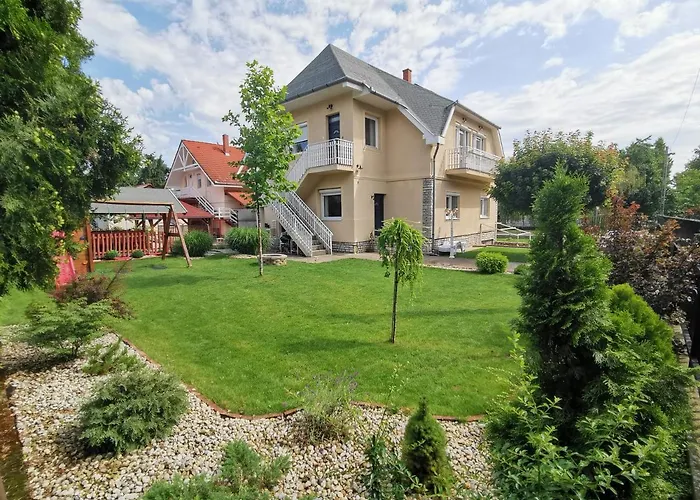 Family Garden Apartmanhaz *