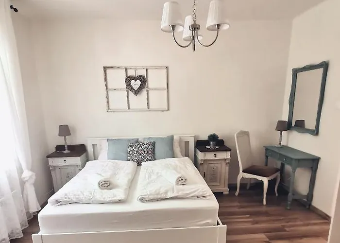 Family Garden Apartmanhaz *