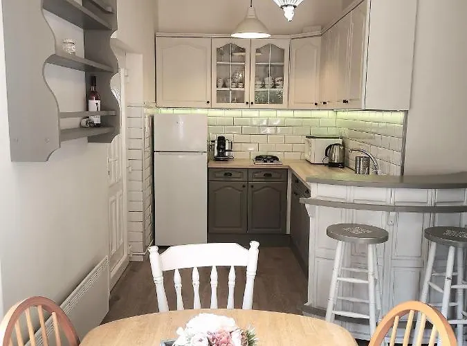 Family Garden Apartmanhaz דירה שיופוק