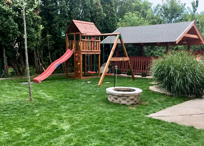 Family Garden Apartmanhaz シオーフォク